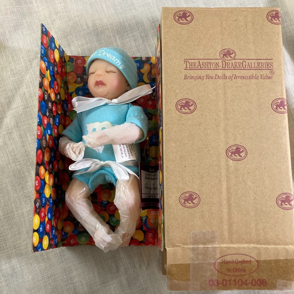 NWT The Ashton-Drake Galleries baby blue sweet dreams porcelain doll M&M, Easter